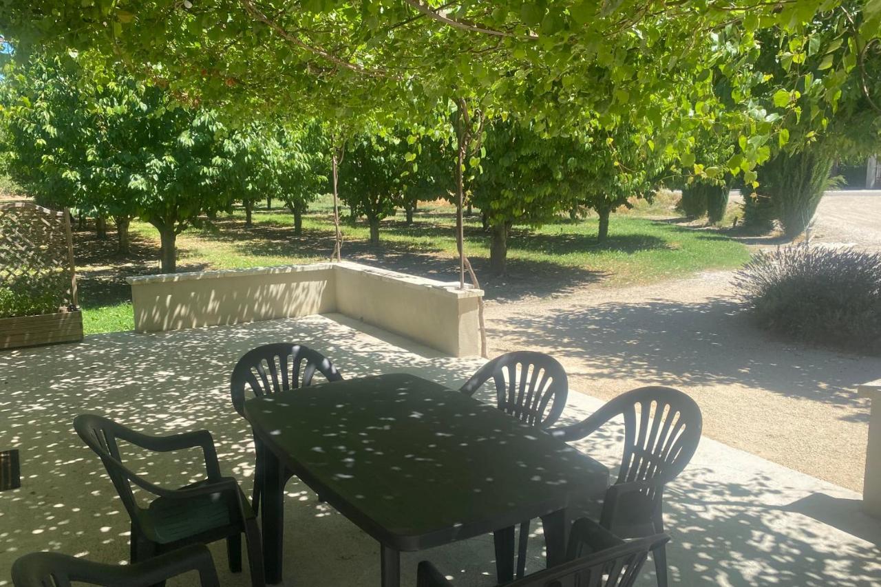 Le Ribbou LʼIsle-sur-la-Sorgue Exterior foto