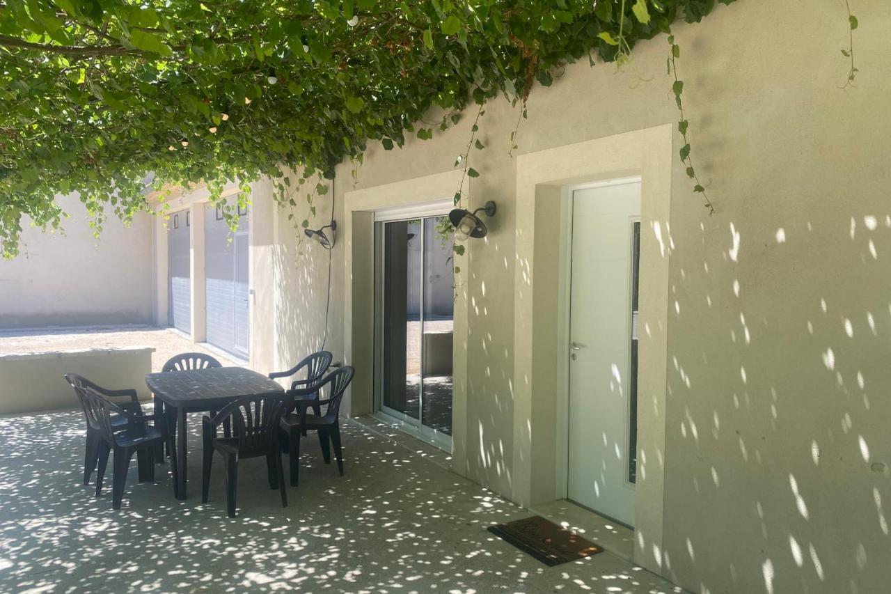 Le Ribbou LʼIsle-sur-la-Sorgue Exterior foto